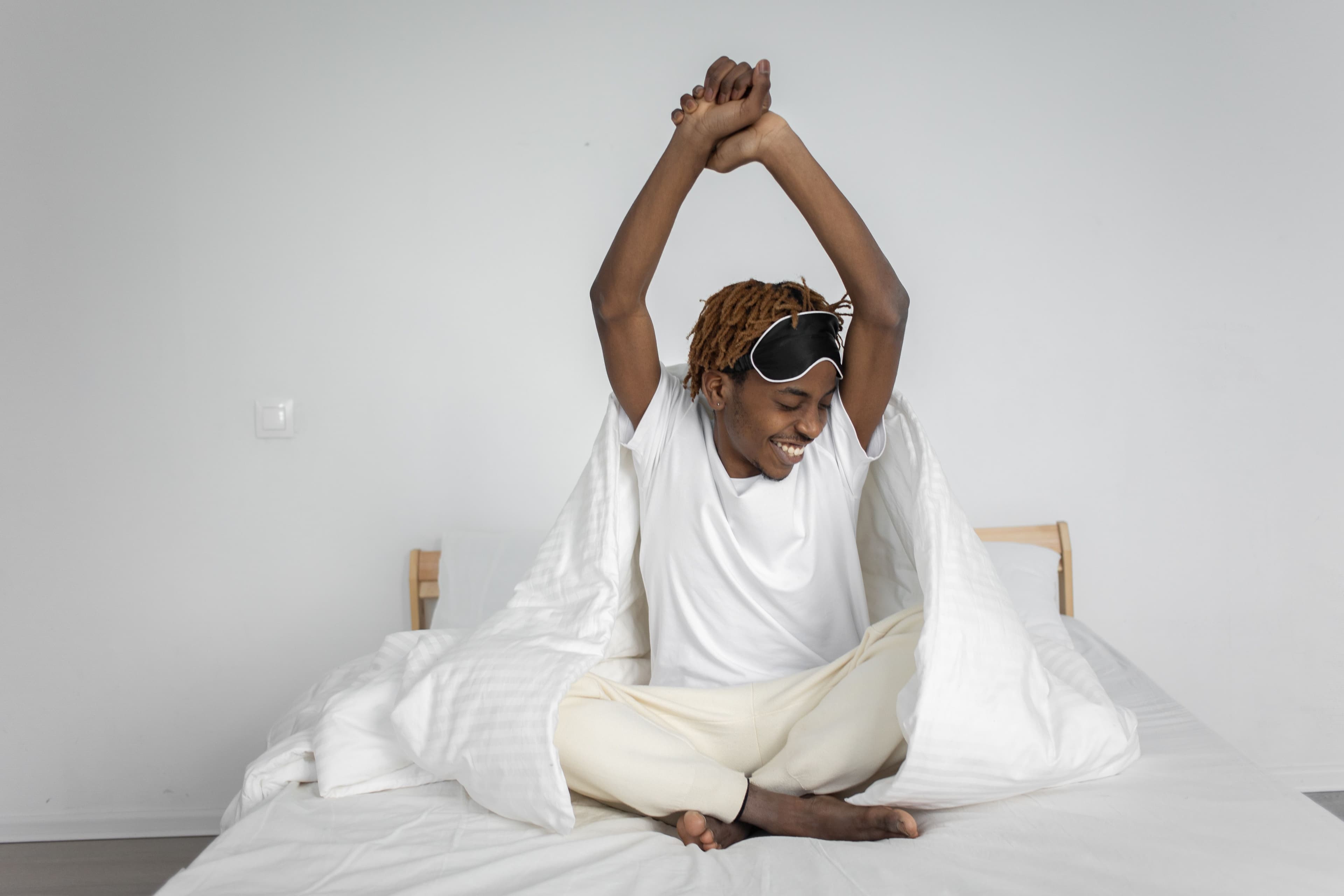 Calm evening light and bedroom — wind-down routine